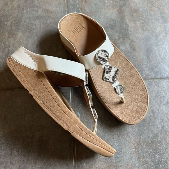 FitFlop Sandals Leia Leather Toe-Post White & Tan Flip Flop Thong Women sz 10 - Picture 1 of 11